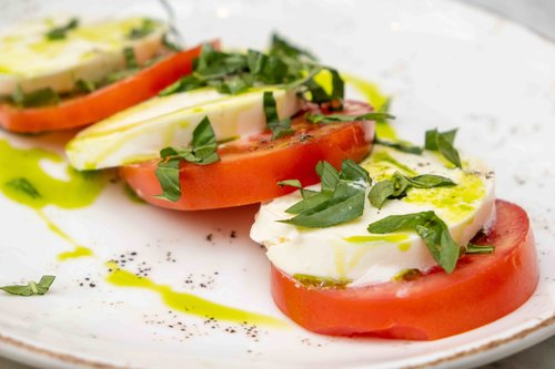 Caprese-di-Mozzarella-e-Pomodoro-1550497481687